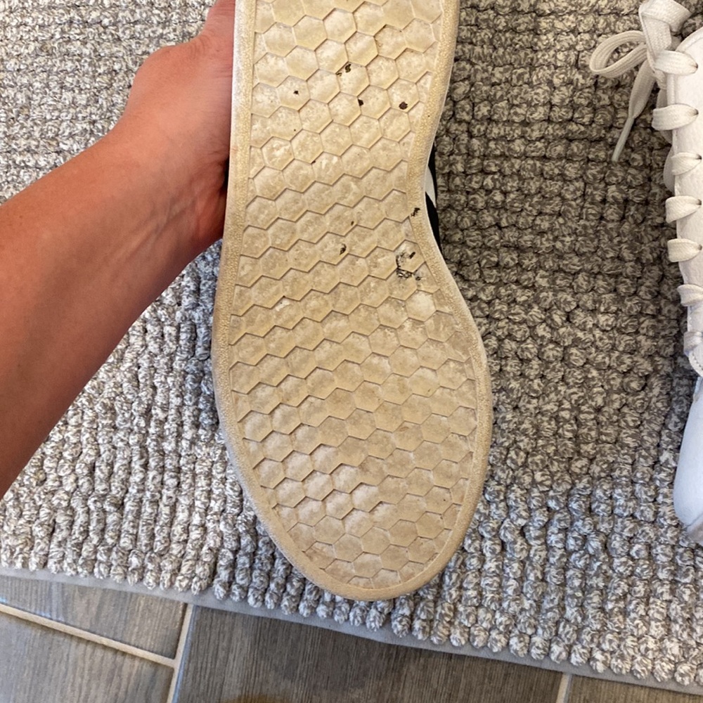 Adidas - Picture 3 of 4